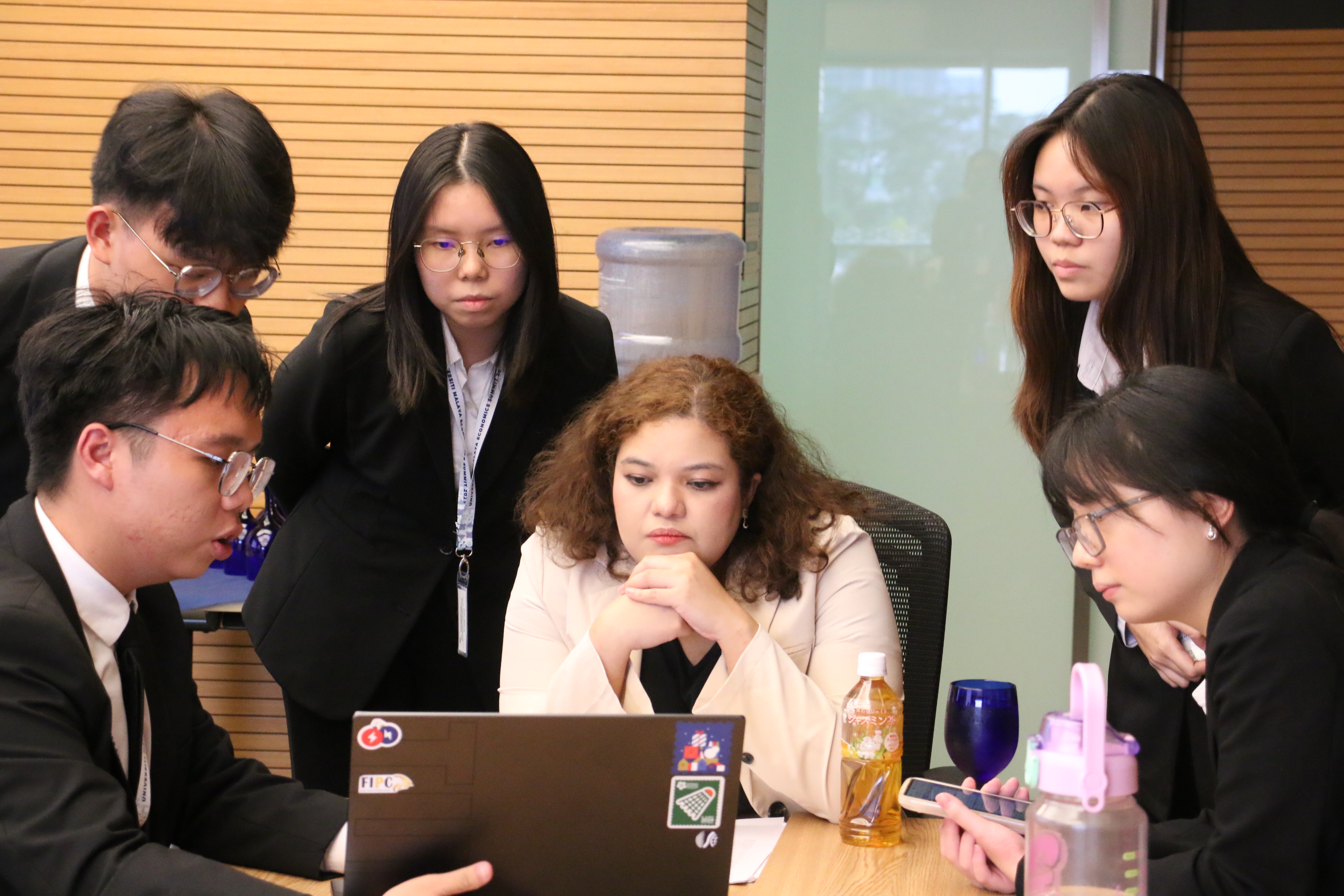 Students collaborating on case study challenge