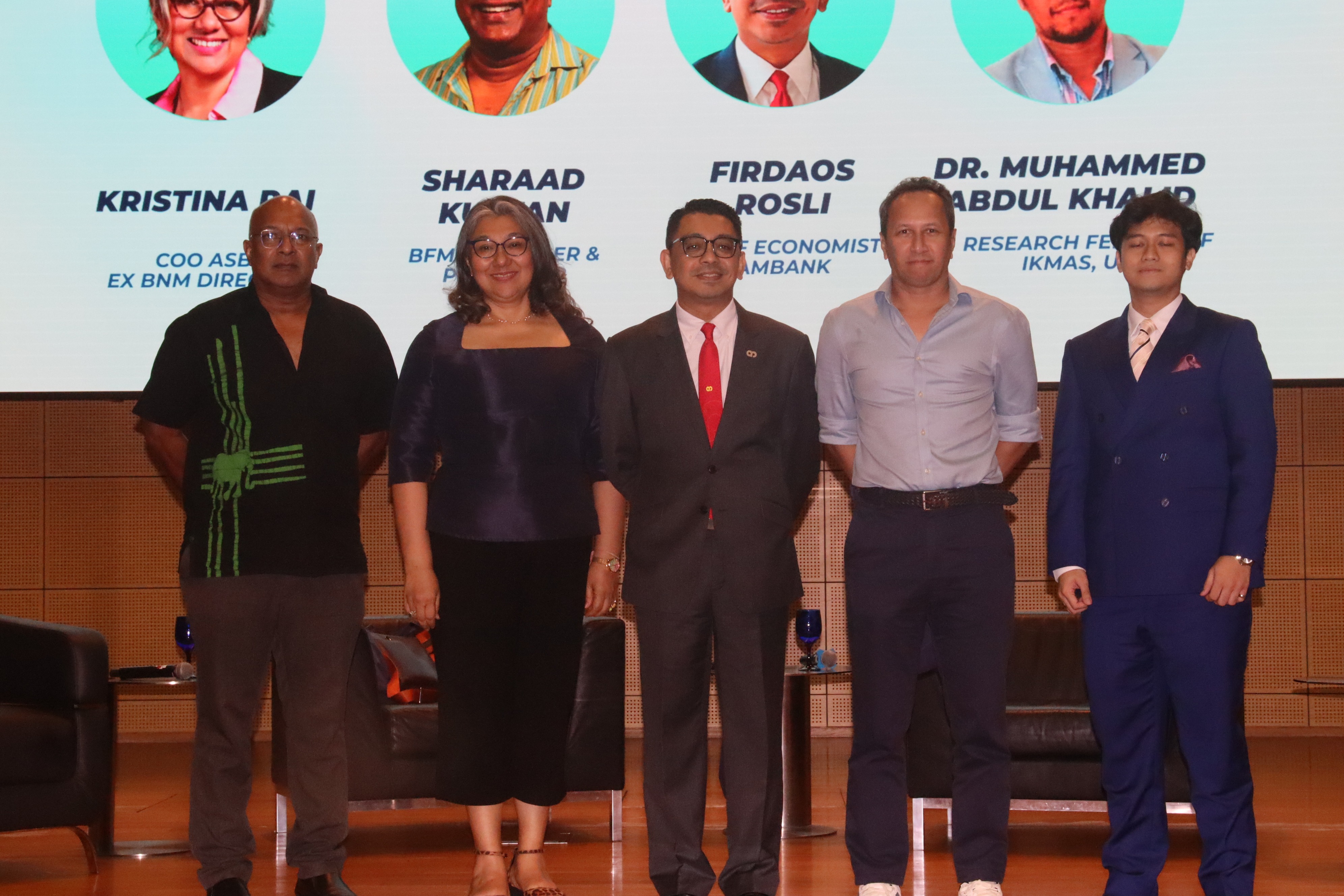 Expert panelists including economists and industry professionals at UMES